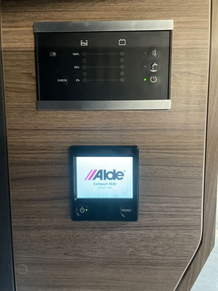 Fahrzeugbild Knaus Azur 500 FU "Abverkaufsstück" mit Tageszul #10