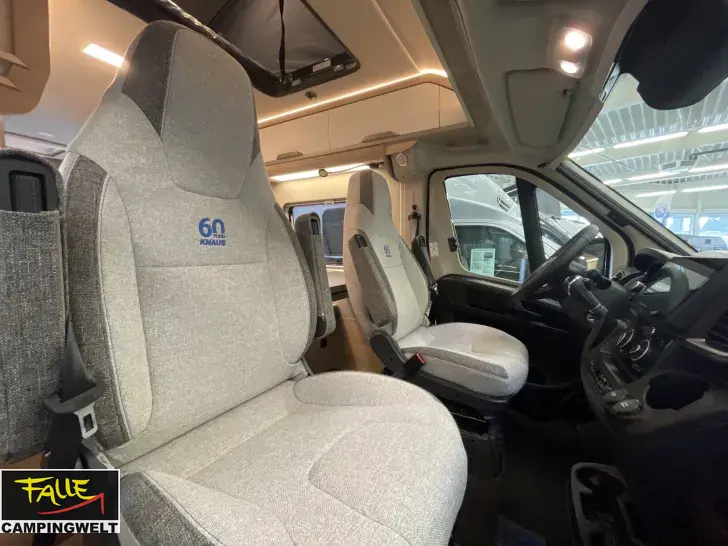 Seitlich Knaus BoxLife Pro 600 STREET 60 Years