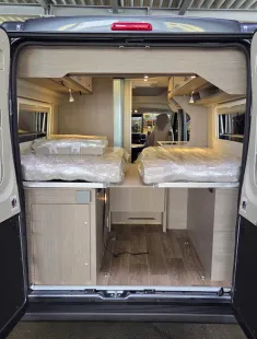 Bild 8 Pössl D-Line Roadstar 600 L mit Längsbetten