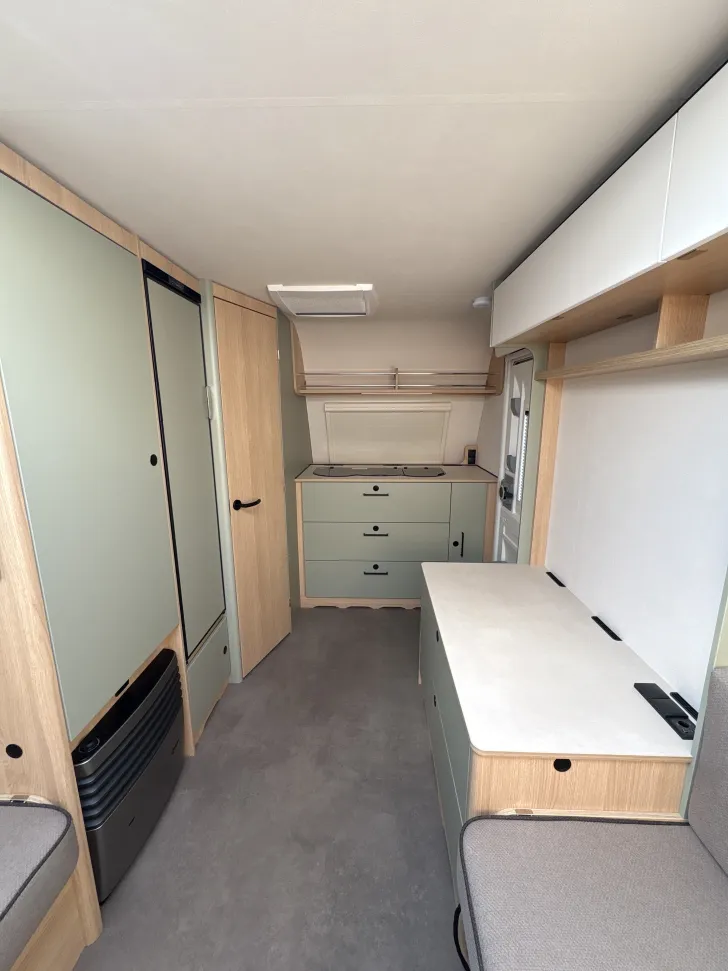 Sicht vorne-hinten LMC Style 400 F - mit Klappbett