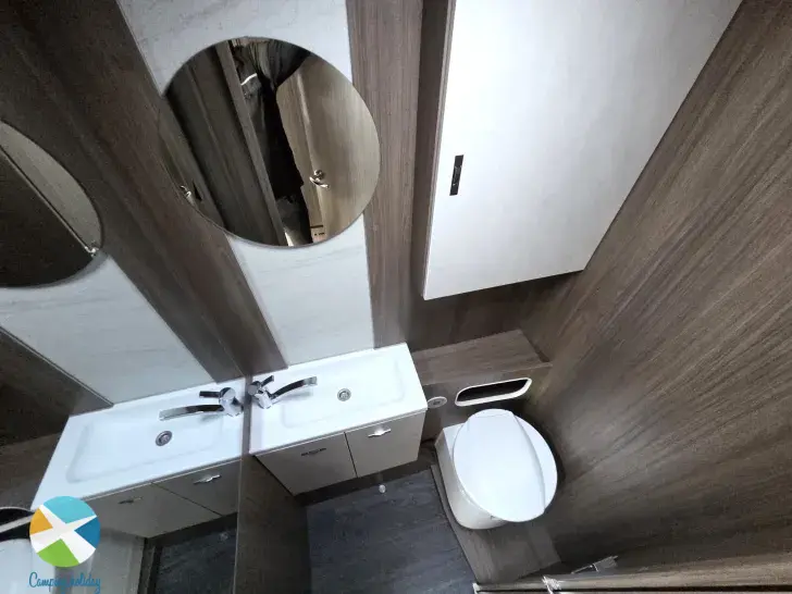 Sicht vorne-hinten Tabbert Cazadora 495 HE 2,3