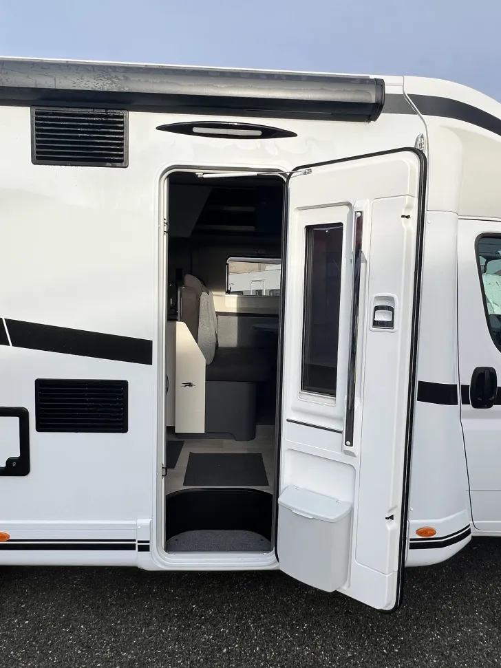 Fahrzeugbild Laika Kosmo L 409 Abverkauf-Sie sparen 13.819,- #11