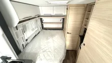 Sicht vorne-hinten Fendt Apero 495 SFB