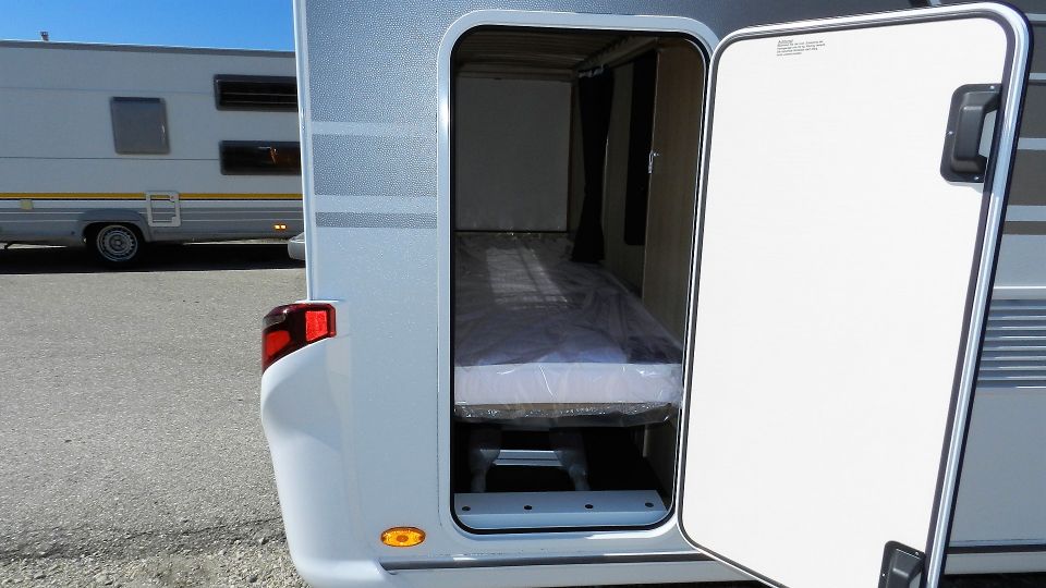 hymer eriba living 525 stockbett garage fliegentuer 2